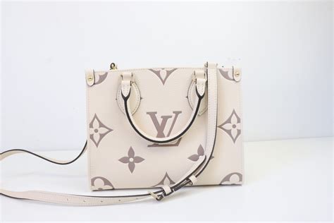 lv on the go bicolor|Louis Vuitton.